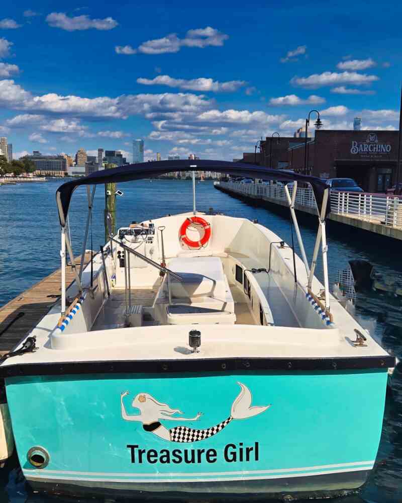 TOUR BOAT