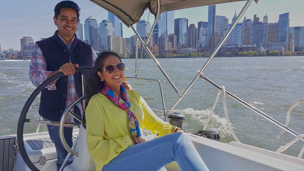 Sailboat with romantic couple in NYC